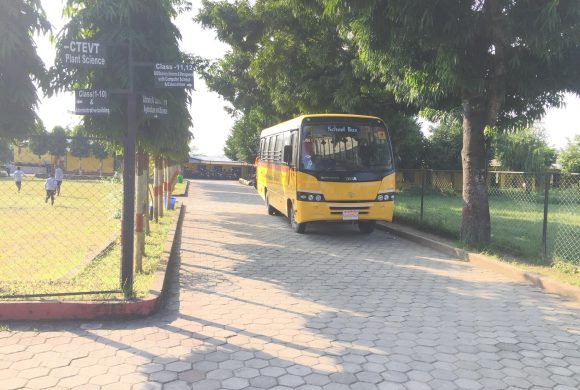 चितवनको जगतपुरमा स्कुल बसको ठक्करबाट मोटरसाइकल चालकको मृत्यु