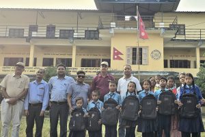 कालिका यामाहा कोषद्वारा खैरहनीका विद्यार्थीलाई शैक्षिक सामग्री वितरण