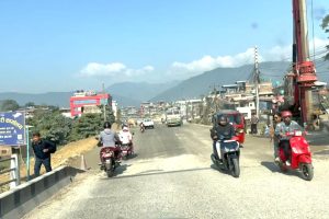 गैडाकोट एप्रोचमा कालोपत्रे, नारायणी पुल मंसिर ५ र ६ गते राति बन्द