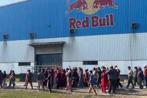 गैडाकोटमा रेड बुल फ्याक्ट्रीविरुद्ध स्थानीयको विरोध प्रदर्शन