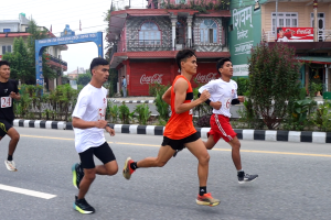 चितवनमा खेलकुद तथा व्यापारिक महोत्सवको पूर्वसन्ध्यामा म्याराथन सम्पन्न