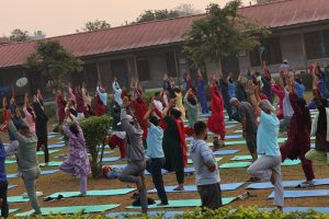 जीवनशैली सुधार अभियानसहित रजहर चिकित्सालयमा योग शिविर