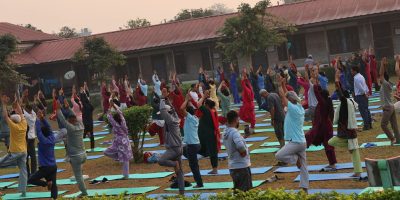 जीवनशैली सुधार अभियानसहित रजहर चिकित्सालयमा योग शिविर