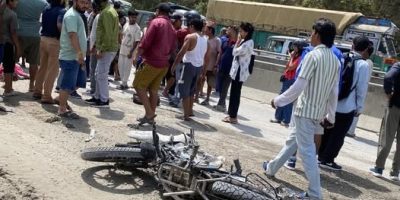 गैंडाकोटमा टिपरको ठक्करबाट श्रीमतीको मृत्यु, श्रीमान घाइते