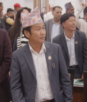 विपक्षी सांसदले संसद्‌मै मागे प्रधानमन्त्रीको राजीनामा