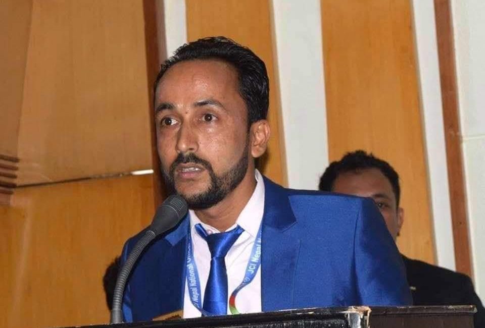 को हुन् गोकुल सापकोटा ?
