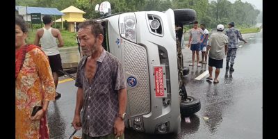 गैँडाकोटमा ईभी हाईस दुर्घटना: १५ महिनाका बालकसहित २ जना गम्भीर, ८ घाइते