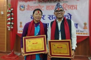 देवेन्द्र र बिना बने गैँडाकोटका उत्कृष्ट कर्मचारी, नगरसभामा नगदसहित सम्मान