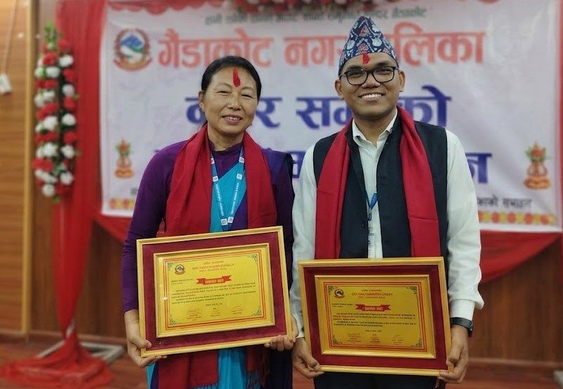 देवेन्द्र र बिना बने गैँडाकोटका उत्कृष्ट कर्मचारी, नगरसभामा नगदसहित सम्मान
