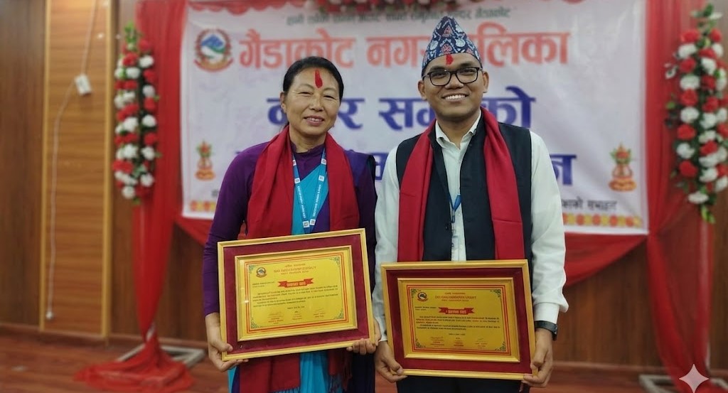 देवेन्द्र र बिना बने गैँडाकोटका उत्कृष्ट कर्मचारी, नगरसभामा नगदसहित सम्मान