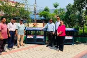 सरसफाइमा ग्लोबल आईएमई बैंकको हातेमालो: गैँडाकोट नगरपालिकालाई  डस्टबिन हस्तान्तरण