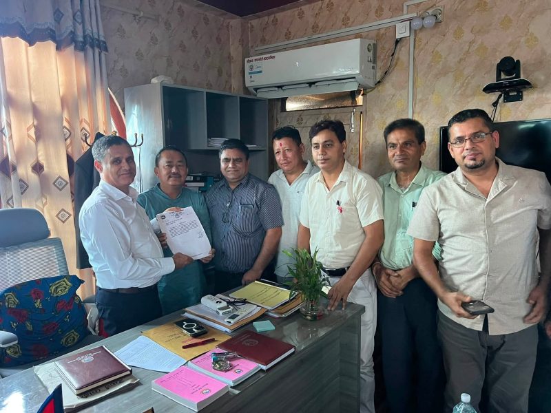 नवलपुरका प्रजिअ र प्रहरी प्रमुखलाई उद्योग वाणिज्य संघको ज्ञापनपत्र
