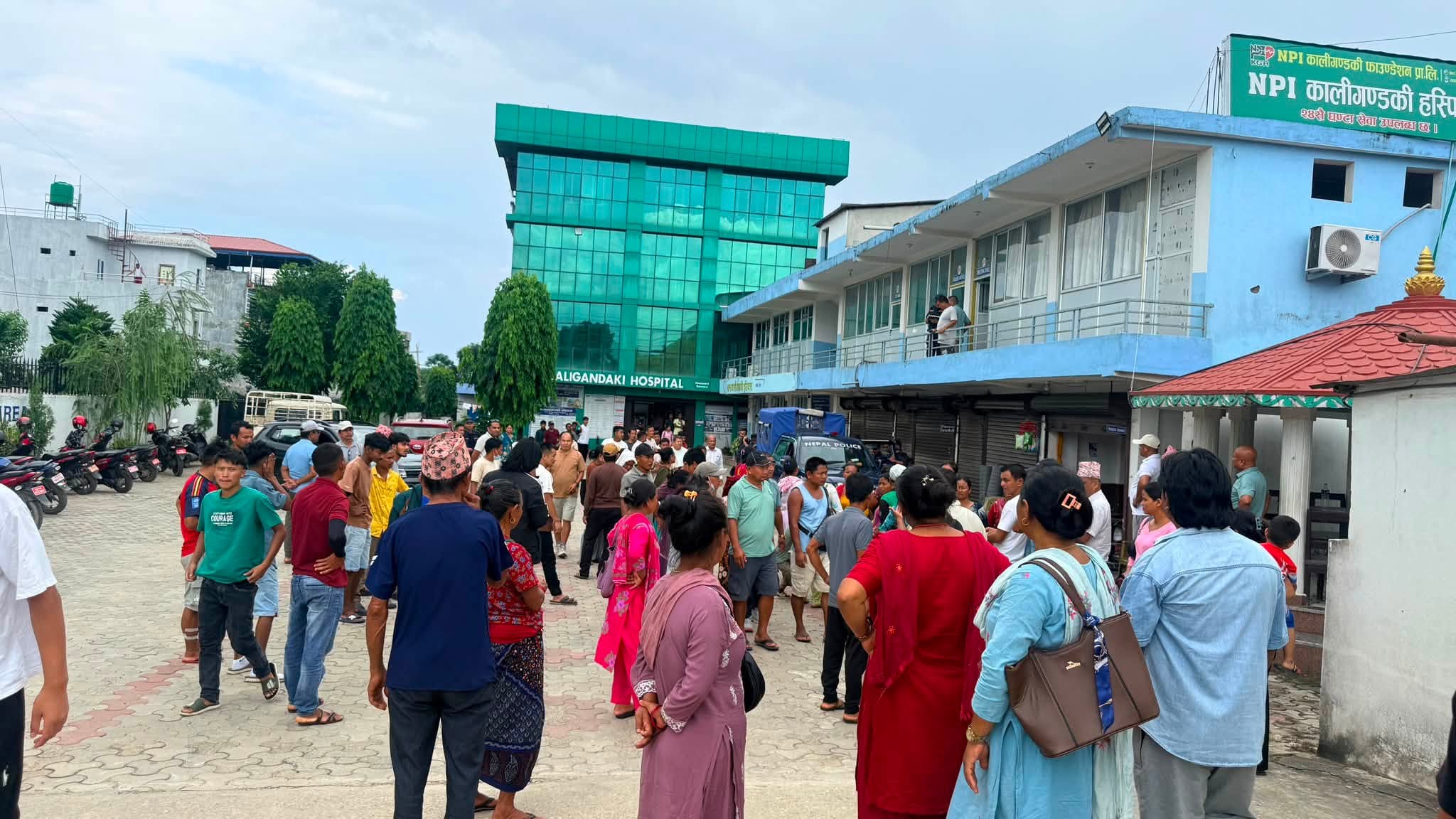 एनपीआई कालिगण्डकीमा लापरवाहीको आरोप: शल्यक्रियापछि युवक अचेत, आफन्तको प्रदर्शन