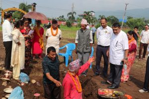 गैंडाकोट ५ को वडा कार्यालय भवनको नगर प्रमुख अधिकारीद्वारा शिलान्यास