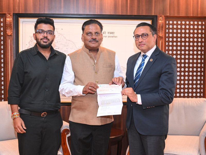जयश्री फूड्सद्वारा बाढीपीडितका लागि २५ लाख नगद र ५ हजार किलो चिउरा सहयोग