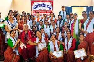 गैंडाकोटको सहयोगी महिला समूहद्वारा प्रधानमन्त्री दैवी प्रकोप उद्धार कोषमा १६ हजार सहयोग